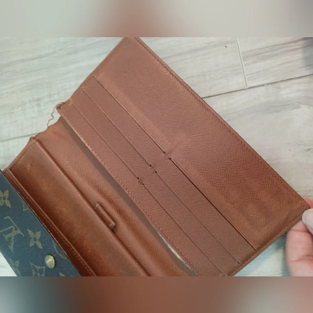 Louis Vuitton Monogram Tri Fold Wallet